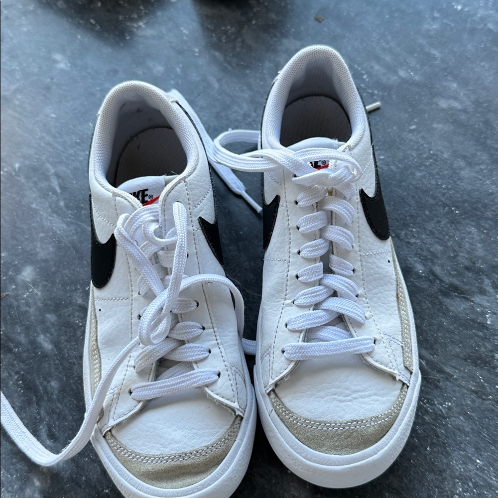 Nike White and Black Low-Top Sneakers. Blazer low